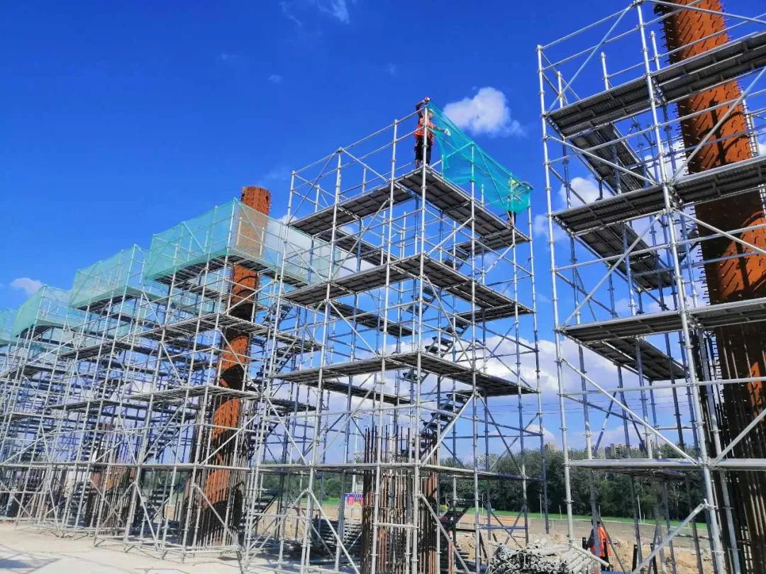 盤扣式腳手架相比傳統(tǒng)式腳手架有哪些優(yōu)勢?(圖1) 盤扣式腳手架相比傳統(tǒng)式腳手架有哪些優(yōu)勢?(圖1)